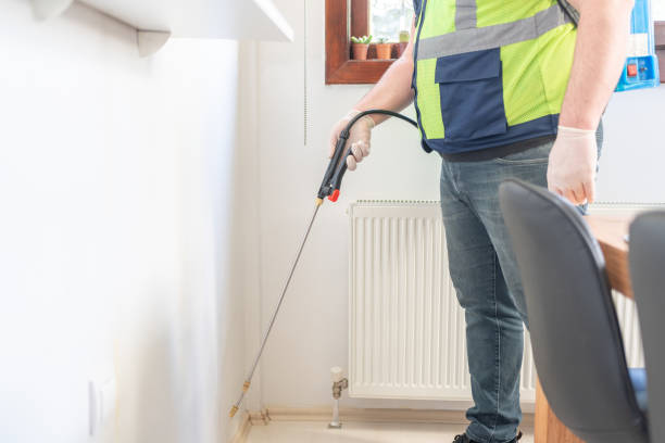 Best Exterminator Services  in Amery, WI
